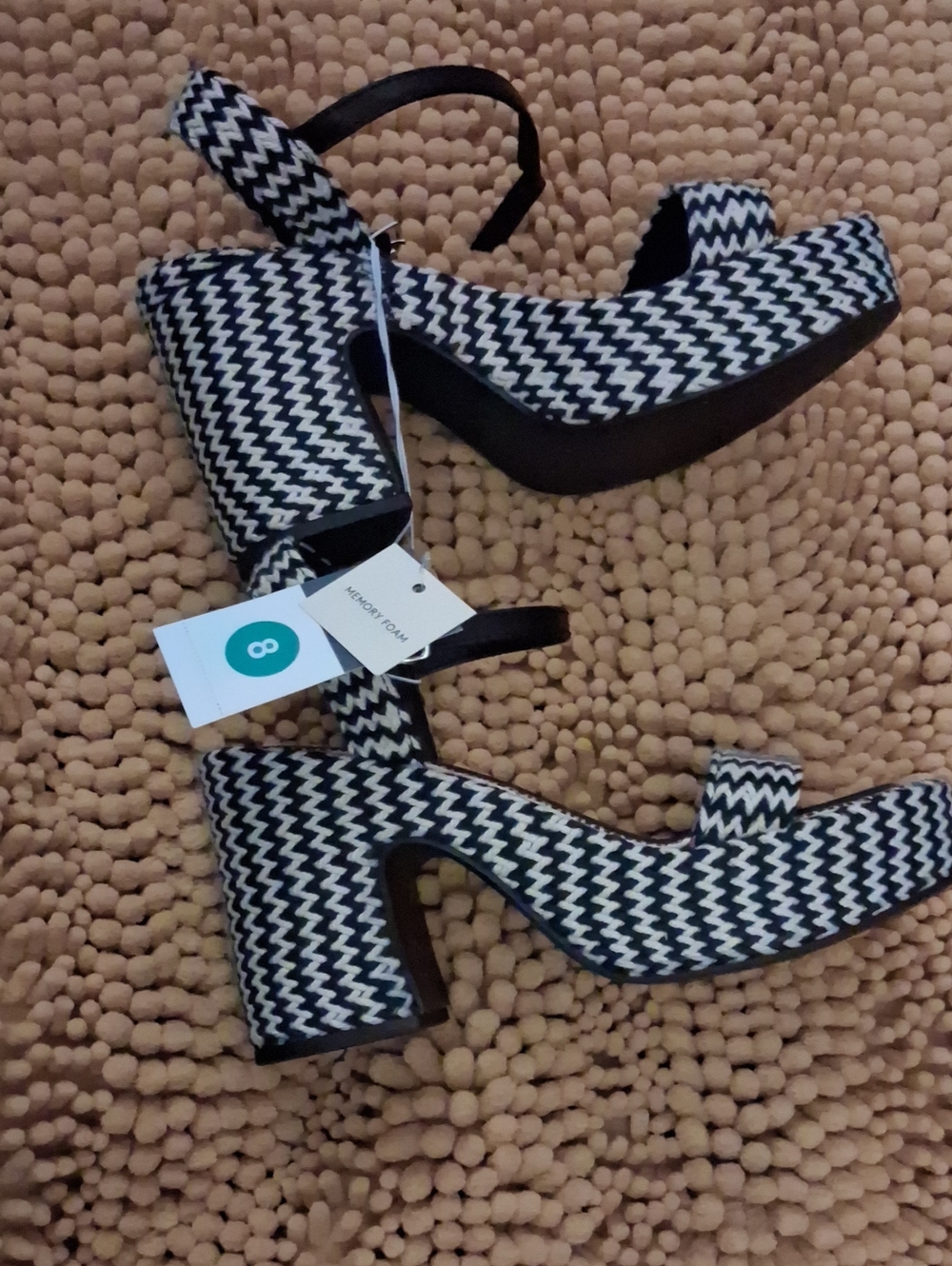 Universal Thread Black & White Zigzag Block Heel Sandals